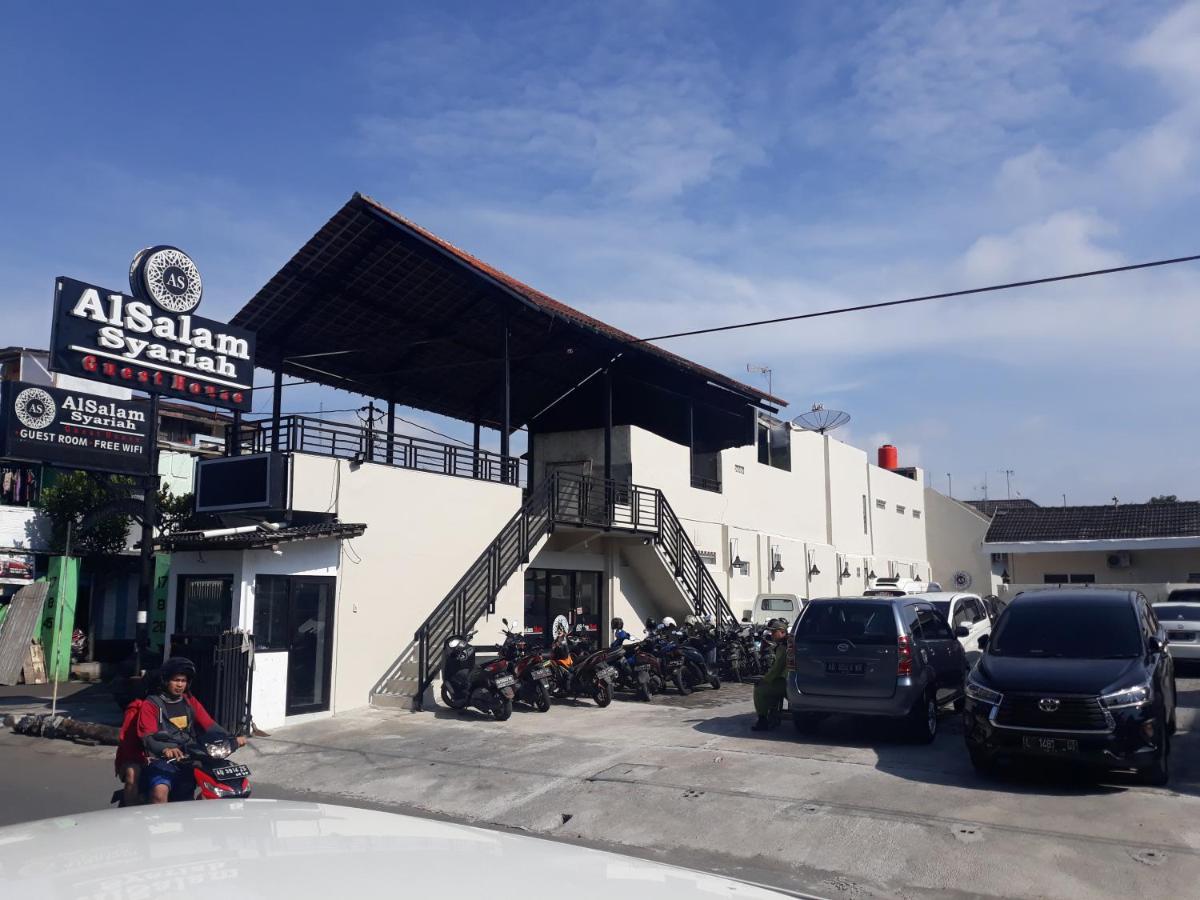 Alsalam Syariah Guesthouse Surakarta  Exterior photo
