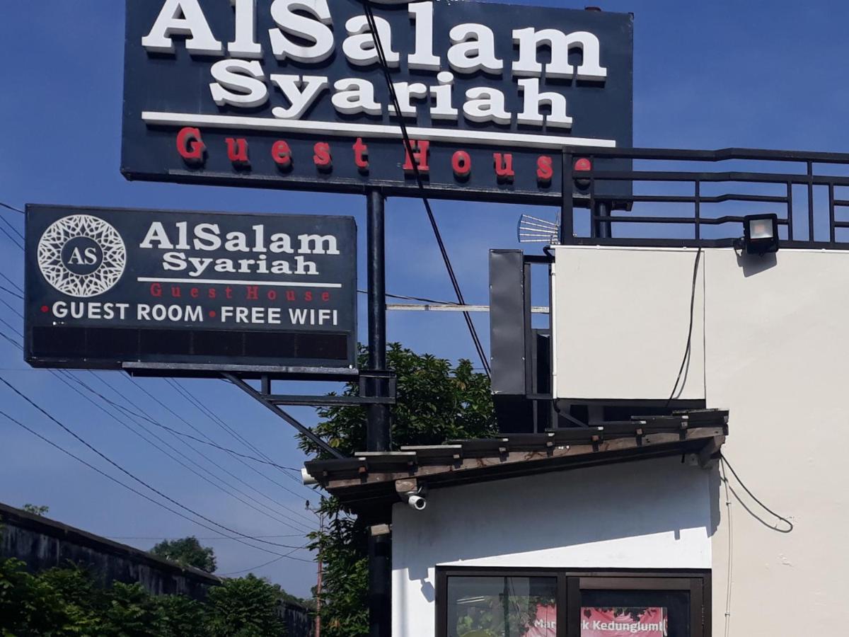 Alsalam Syariah Guesthouse Surakarta  Exterior photo