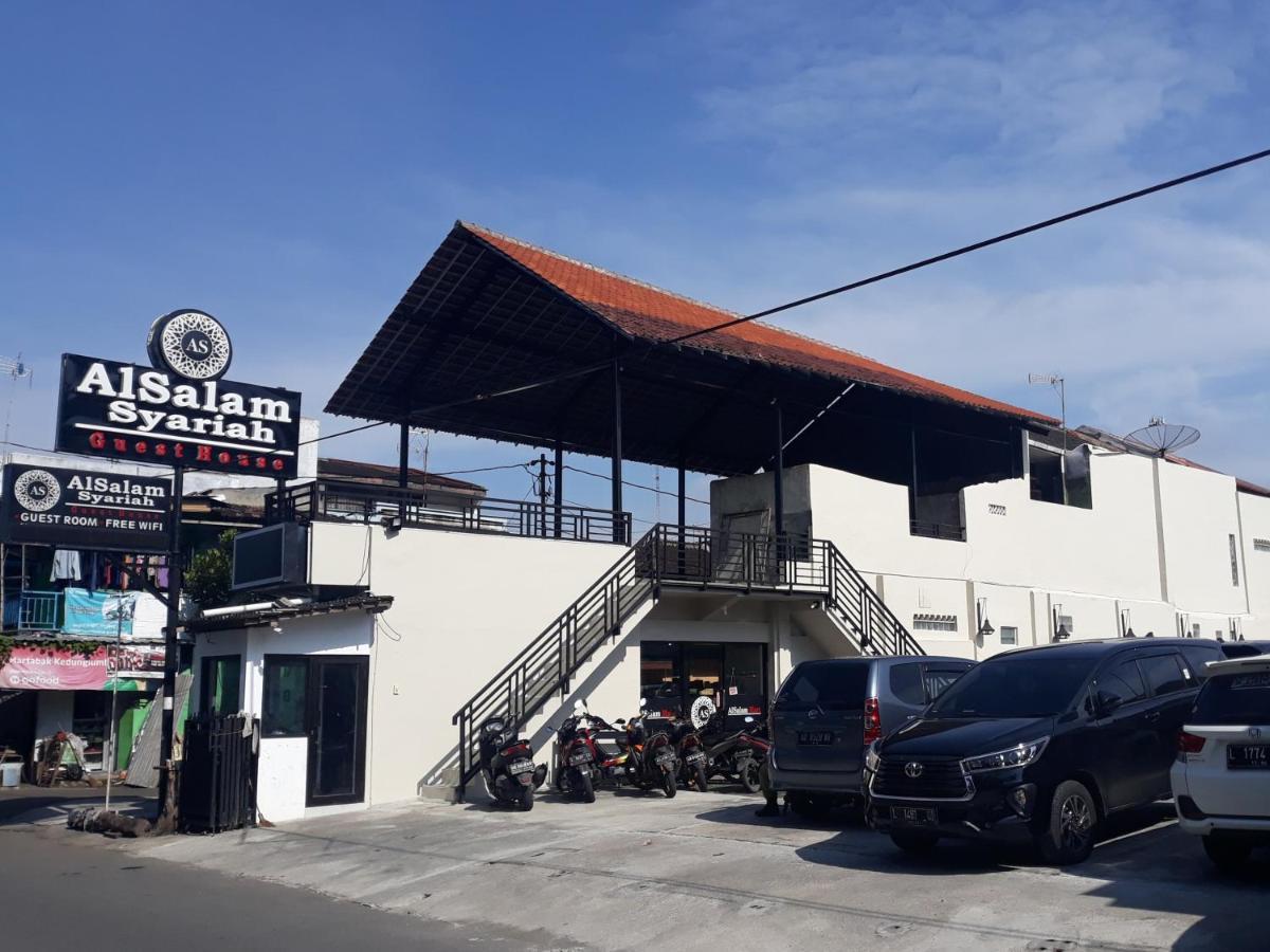 Alsalam Syariah Guesthouse Surakarta  Exterior photo