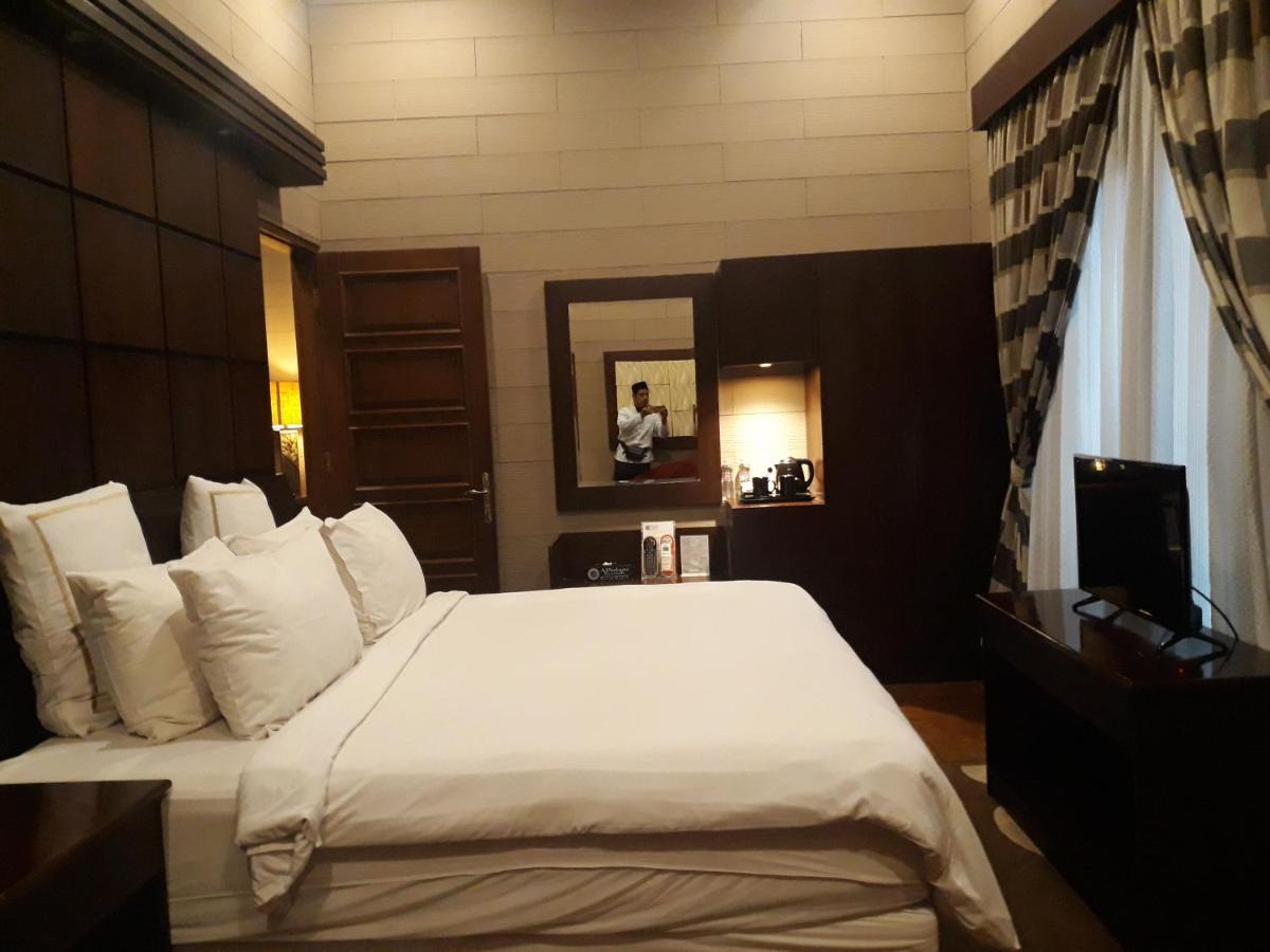 Alsalam Syariah Guesthouse Surakarta  Exterior photo