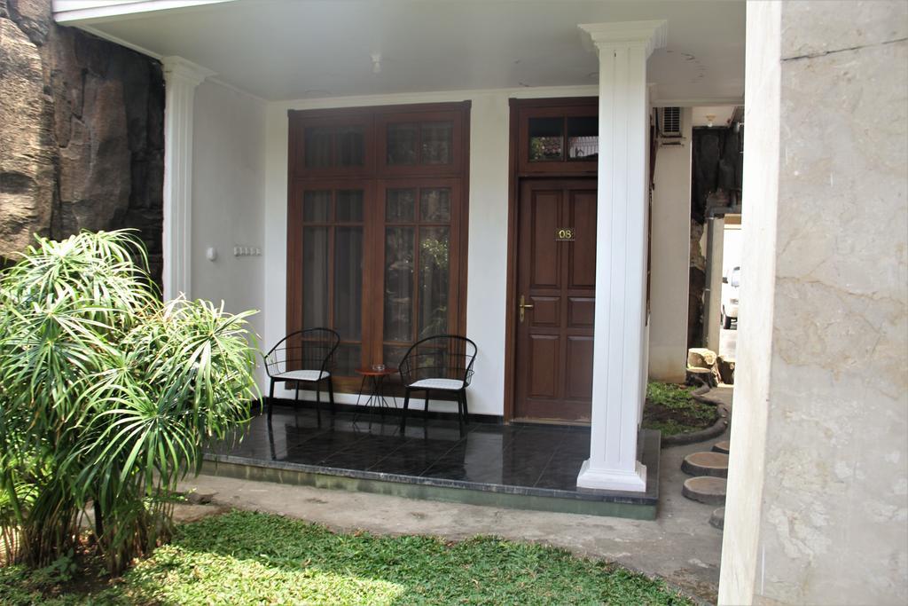 Alsalam Syariah Guesthouse Surakarta  Exterior photo