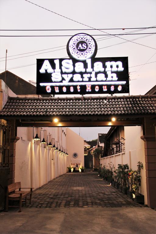 Alsalam Syariah Guesthouse Surakarta  Exterior photo